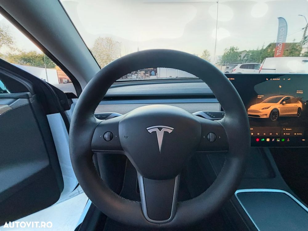 Tesla Model Y - 20