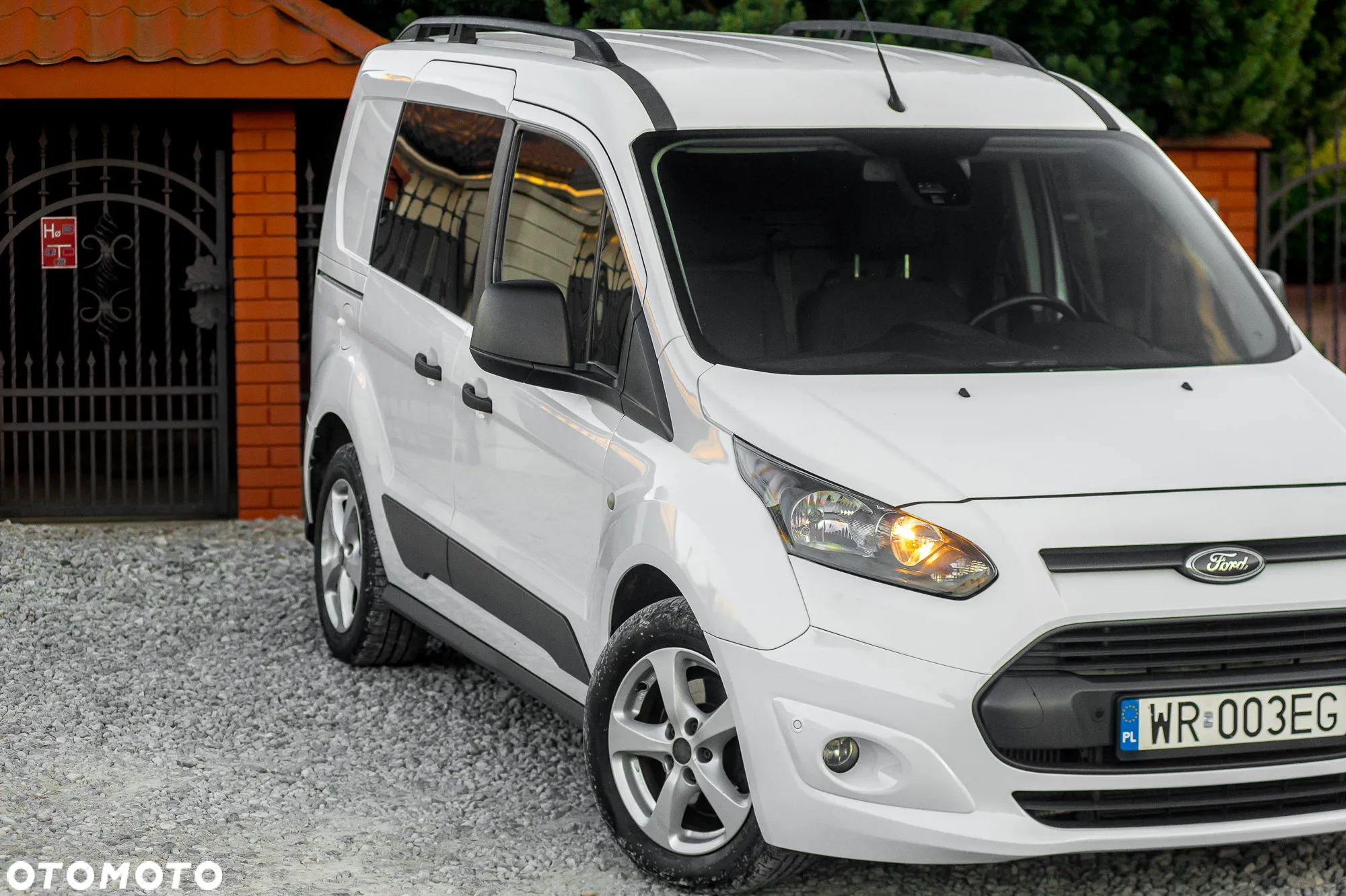 Ford Tourneo Connect 1.5 TDCi Start-Stop Titanium - 2
