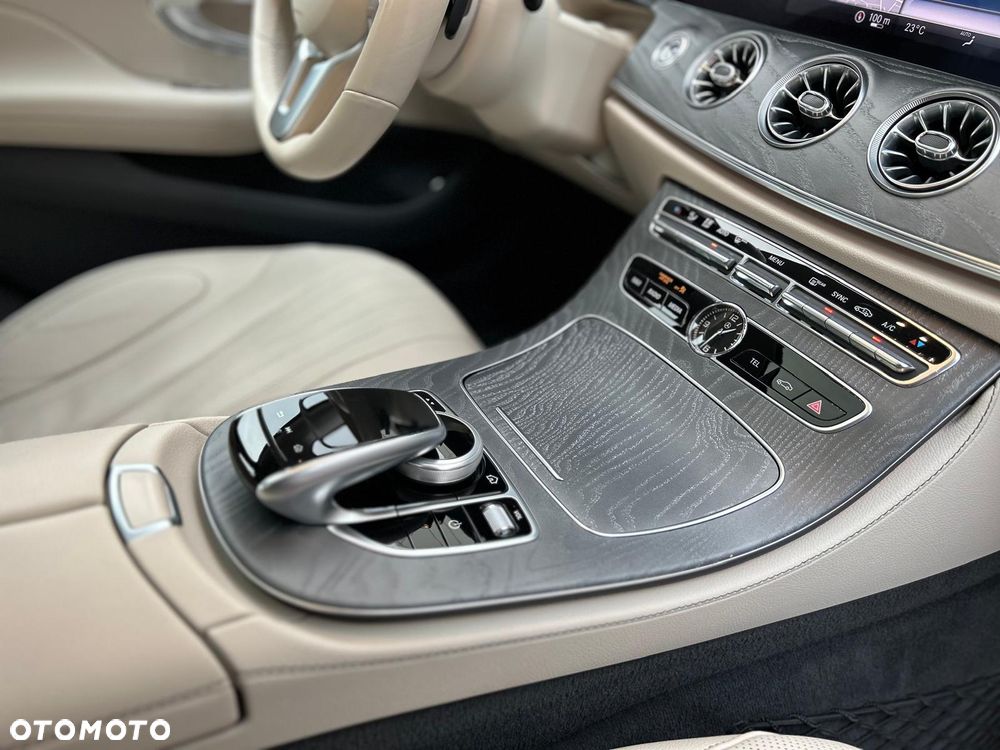 Mercedes-Benz CLS - 24