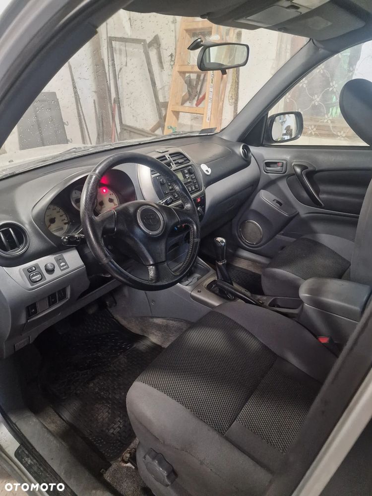 Toyota RAV4 2.0 D-4D 4x4 - 6