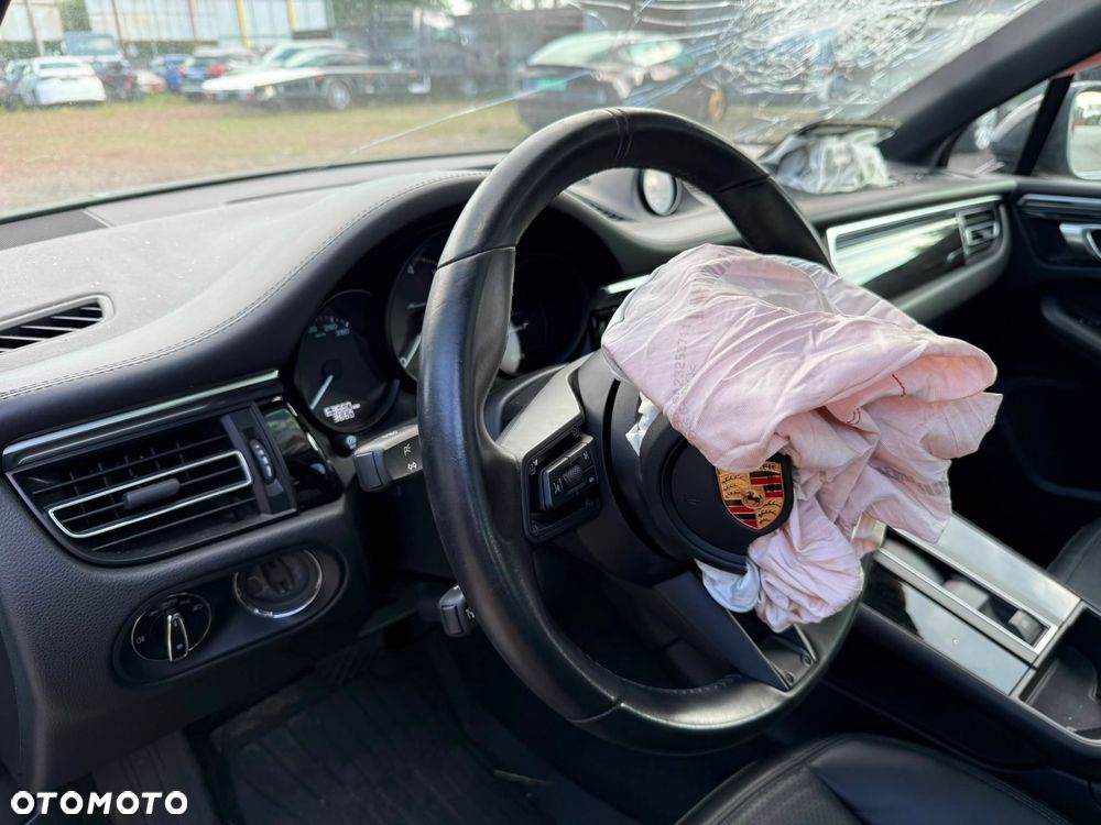 Porsche Macan T - 15