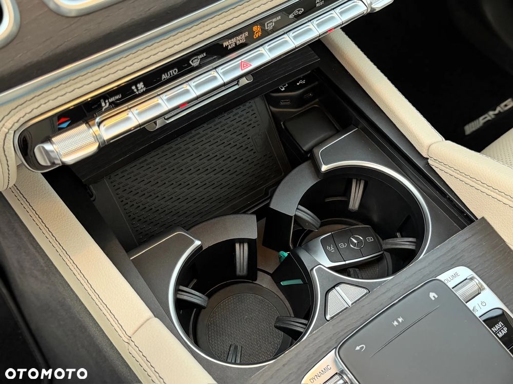 Mercedes-Benz GLS - 32