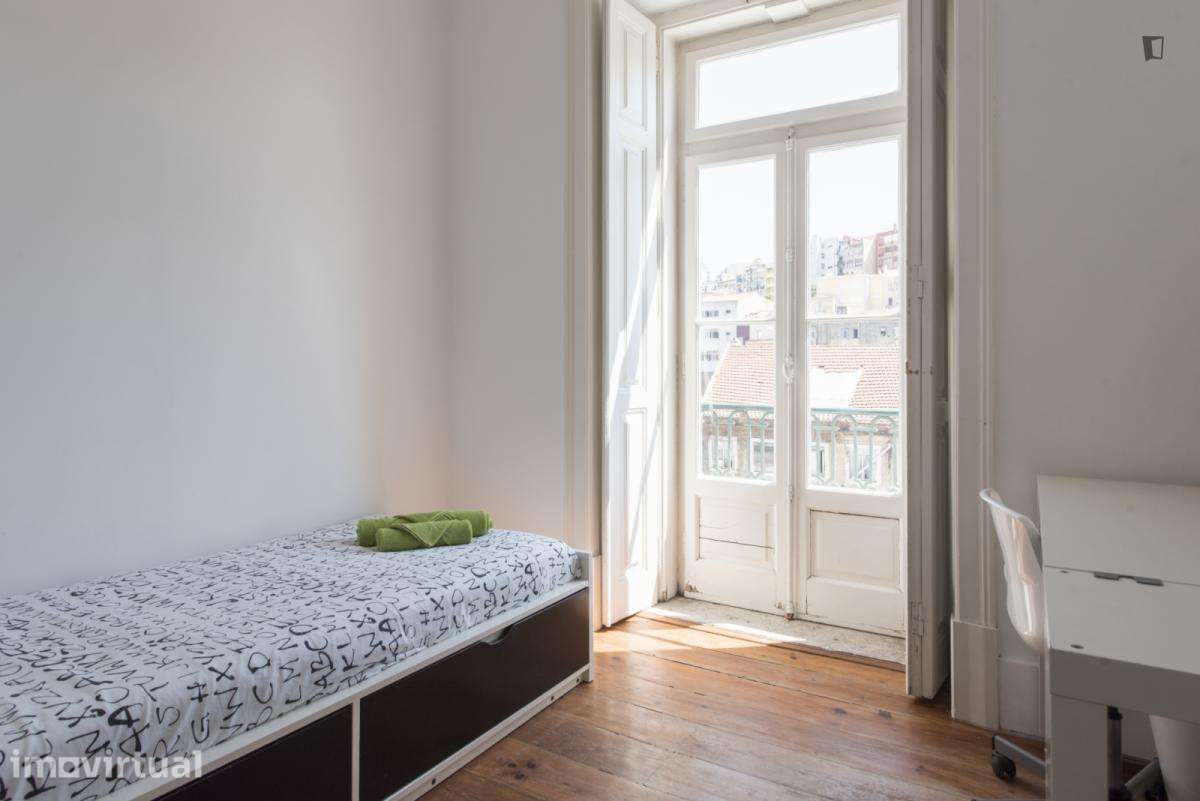 Quarto - localizado em Intendente Lisbon - Grande imagem: 2/37
