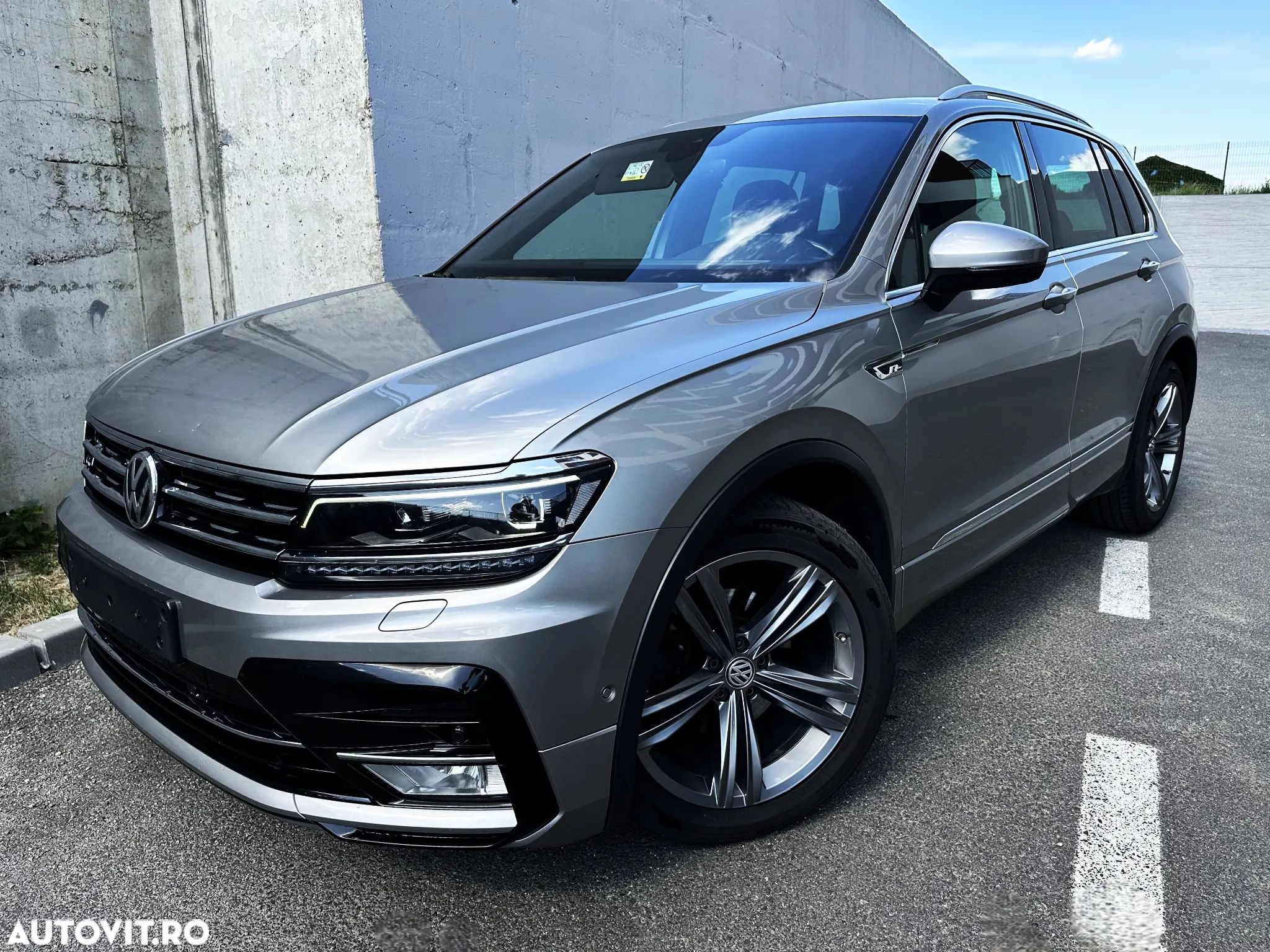 Volkswagen Tiguan 2.0 TDI SCR 4MOTION DSG R-Line - 1