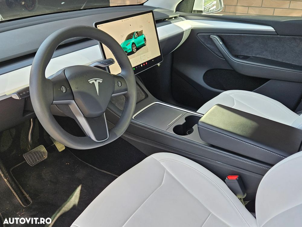 Tesla Model Y AWD Performance - 5