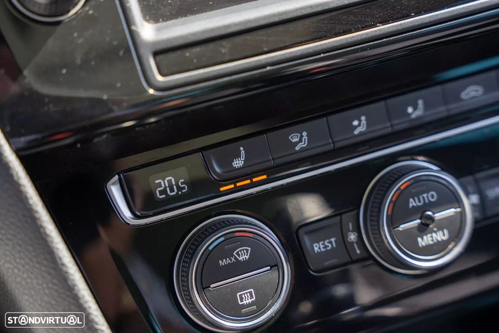 VW Passat Variant - 16