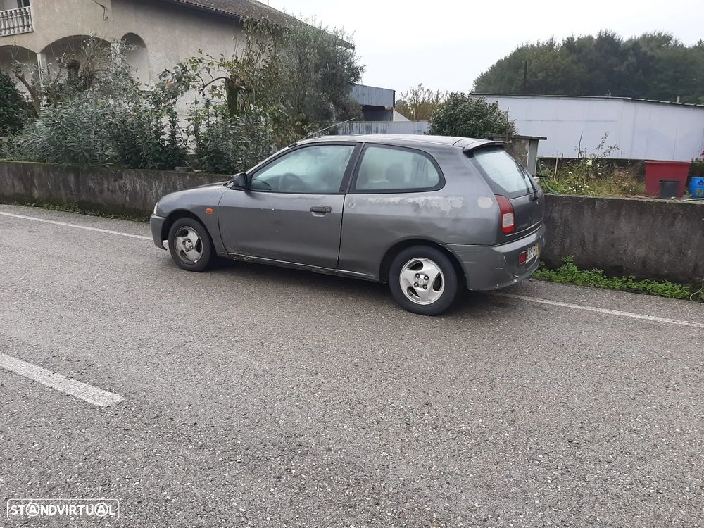 Mitsubishi Colt para peças - 1