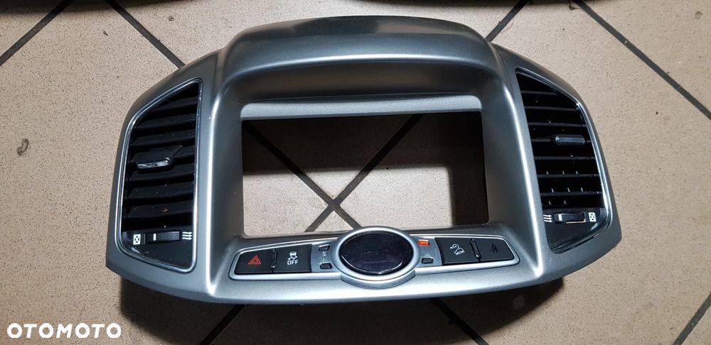 Chevrolet Captiva Lift Ramka Radia Wyświetlacza - 2