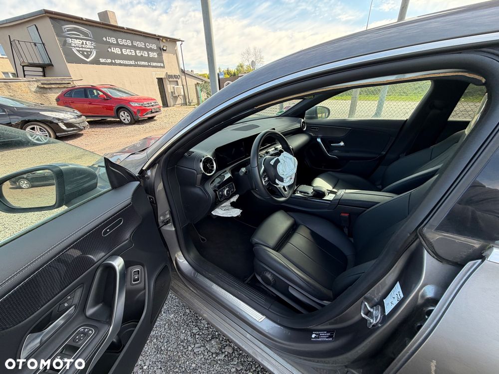 Mercedes-Benz CLA 250 e 8G-DCT Special Edition - 12