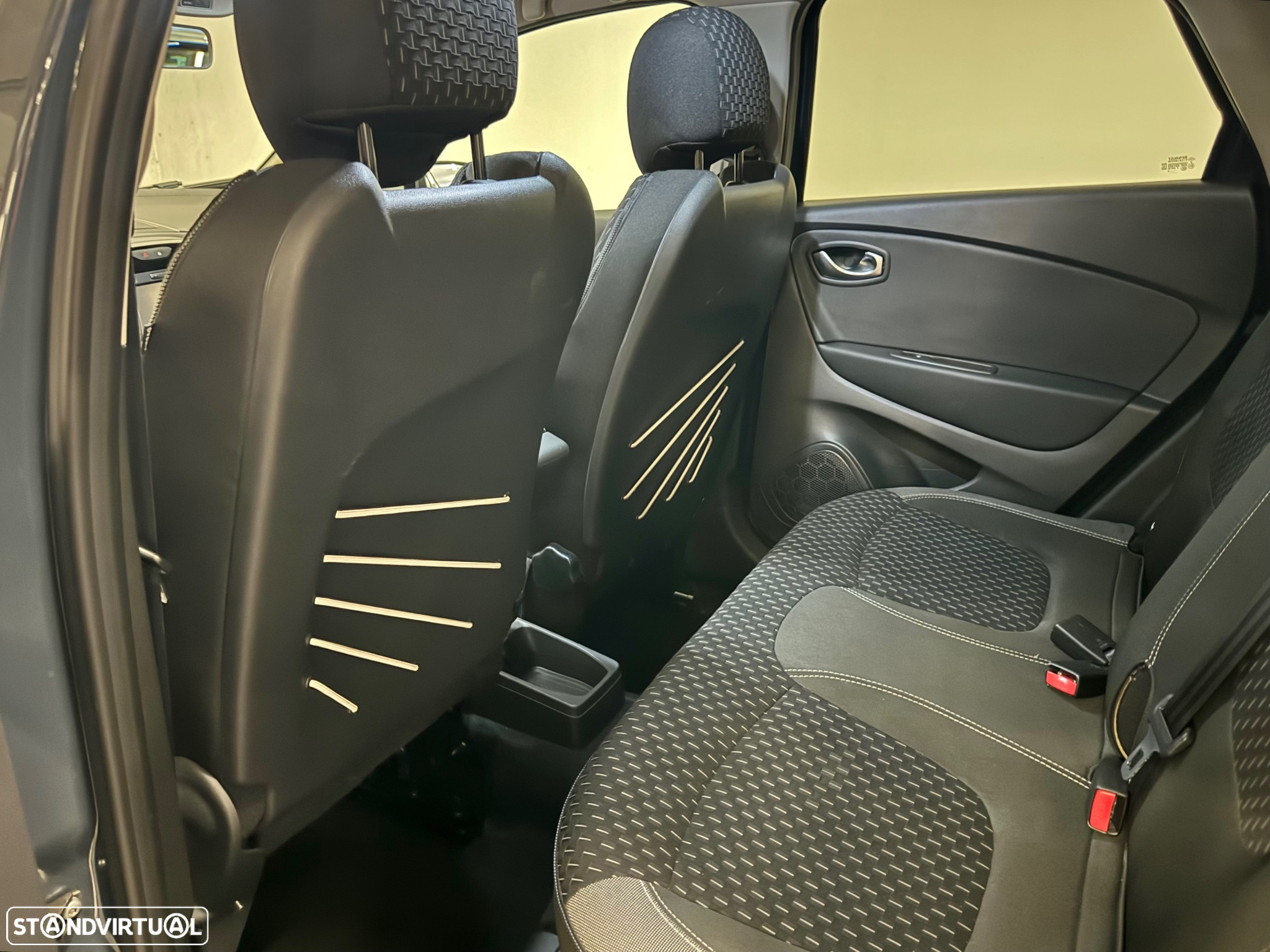Renault Captur 1.5 dCi Exclusive - 13