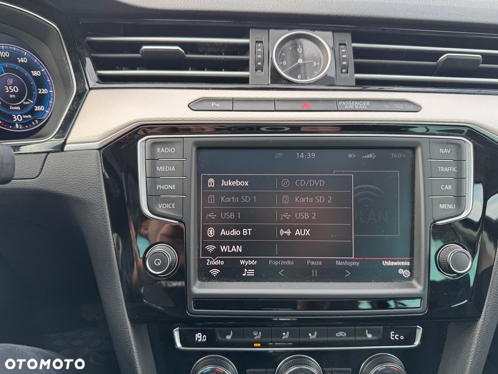 Volkswagen Passat - 24