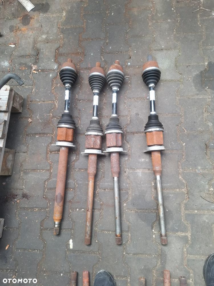 Volvo XC40 Półoś Prawa Przód 32240318 - 1