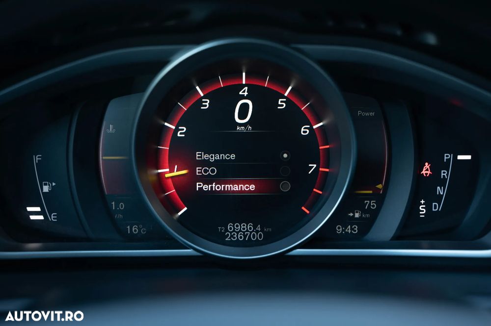Volvo V40 T3 Geartronic RDesign - 25