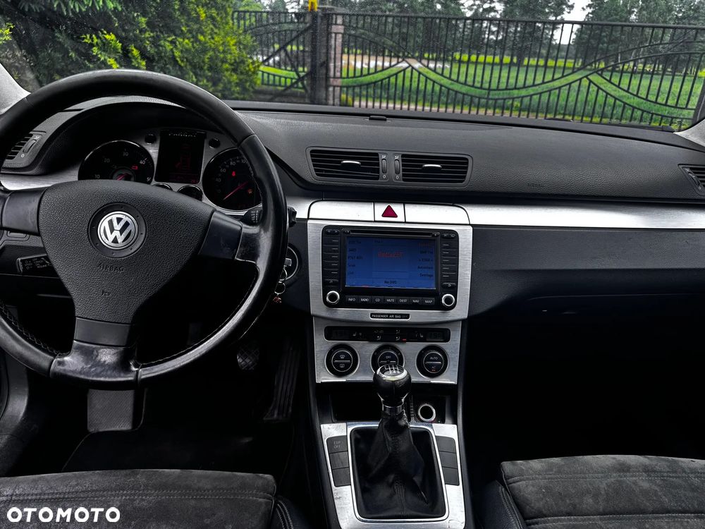 Volkswagen Passat 2.0 TDI DPF Highline - 15