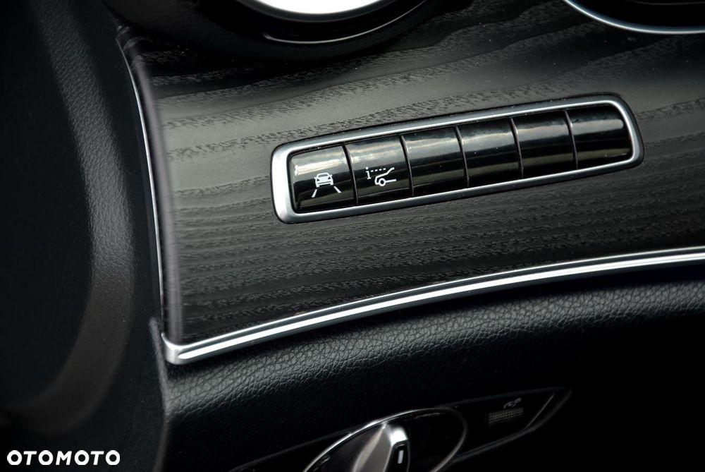 Mercedes-Benz Klasa E 250 9G-TRONIC - 33