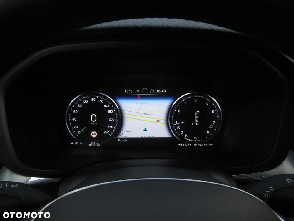 Volvo XC 60 T4 Momentum Pro - 32