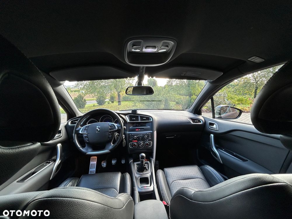 Citroën DS4 e-HDi 115 Urban Show - 9