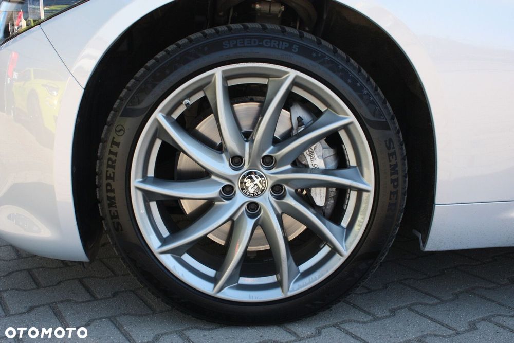 Alfa Romeo Giulia - 33