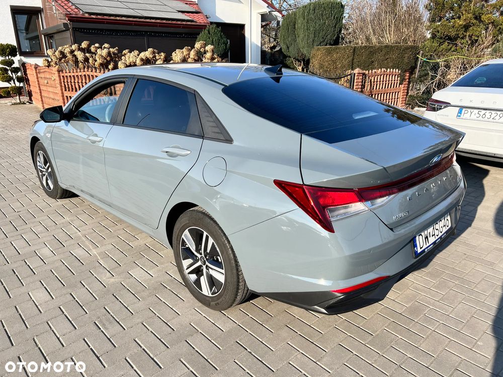 Hyundai Elantra - 4