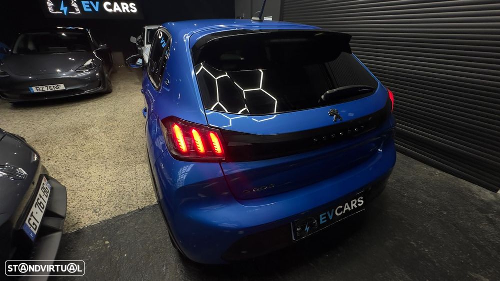Peugeot e-208 GT - 18