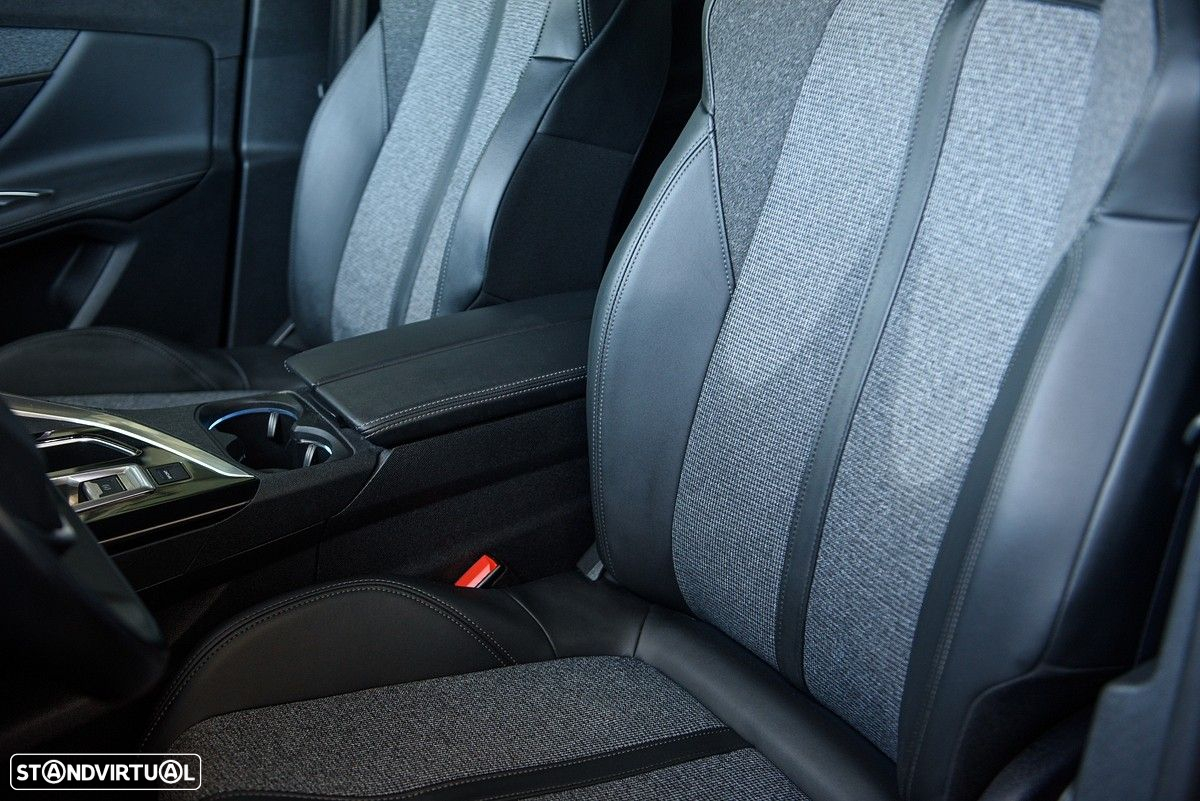 Peugeot 3008 1.2 PureTech Allure Pack EAT8 - 26