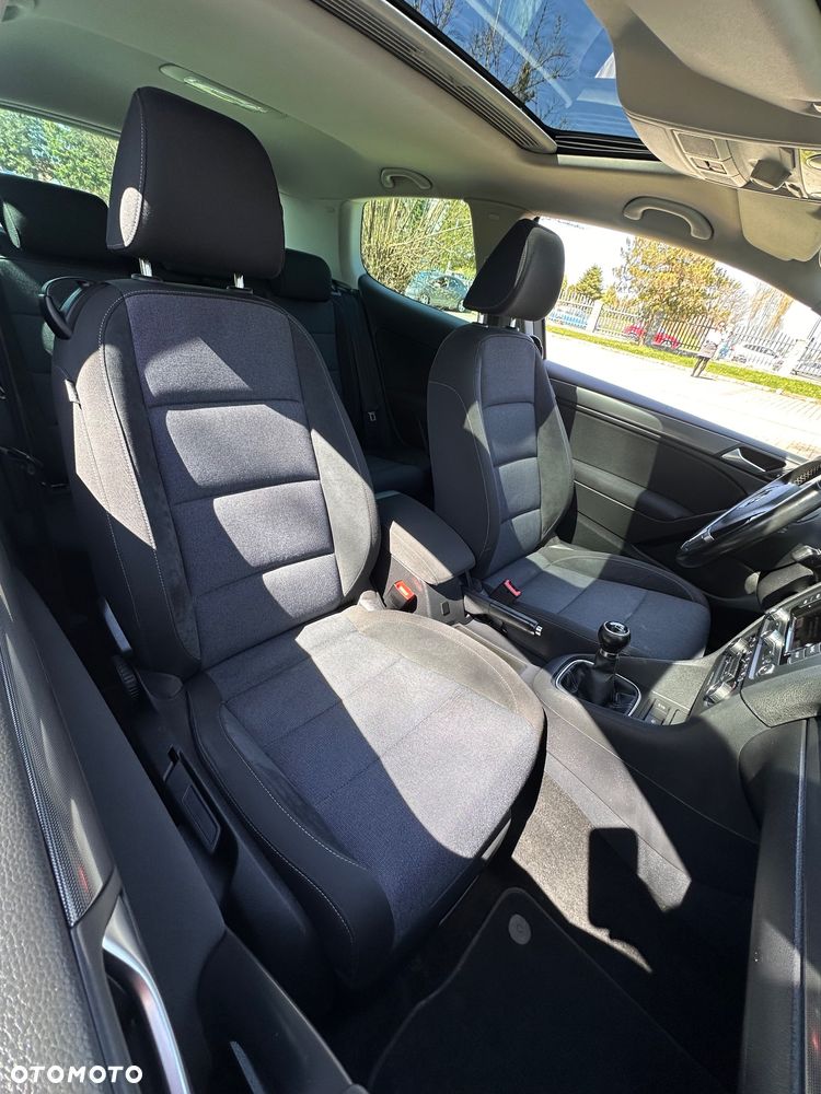 Volkswagen Golf 1.6 TDI DPF BlueMotion - 27