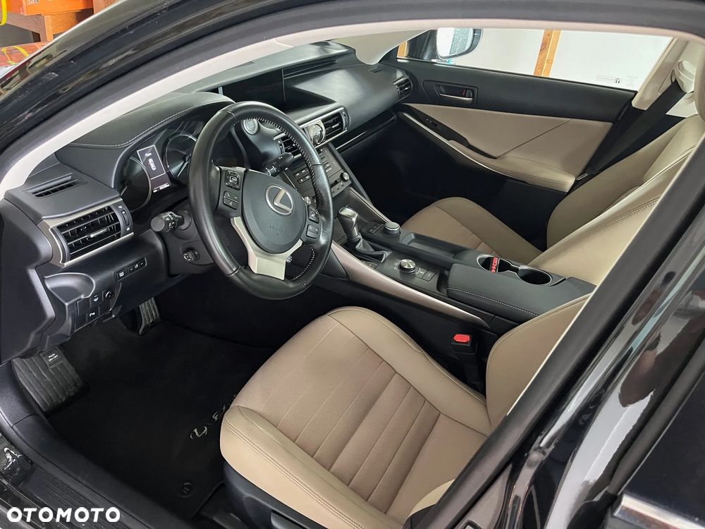 Lexus IS 200t / 300 Elegance - 2