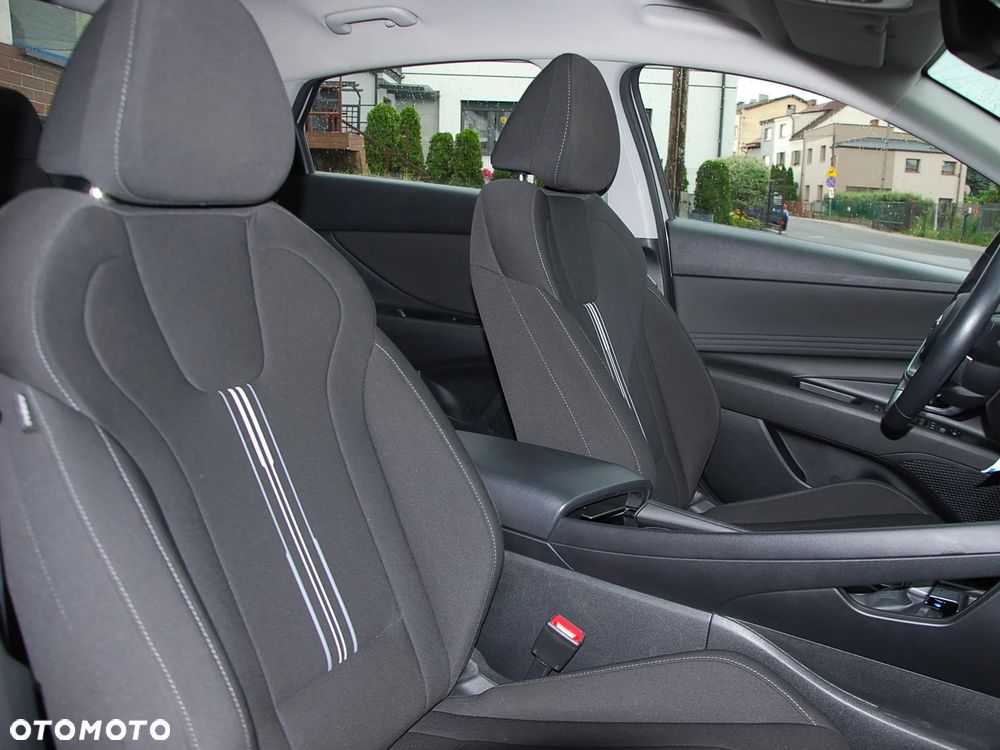 Hyundai Elantra 1.6 Smart CVT - 11