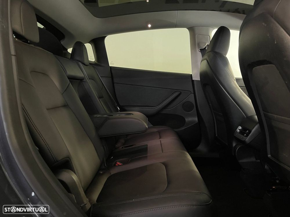 Tesla Model Y Long Range Dual Motor AWD - 18