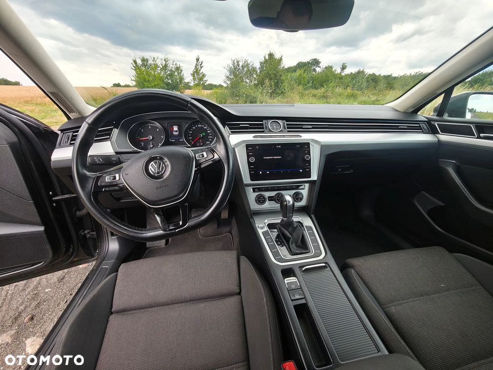 Volkswagen Passat - 17