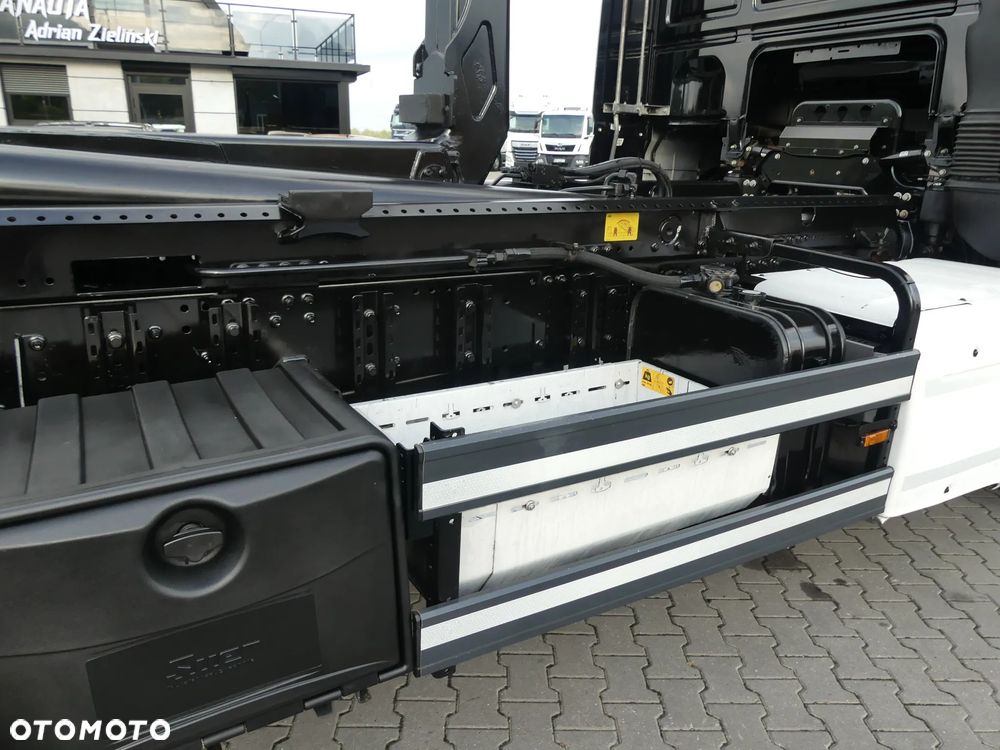 DAF XF 106.510 / 6x2 / HAKOWIEC / RETARDER / EURO 6 / OŚ SKRĘTNA / - 21