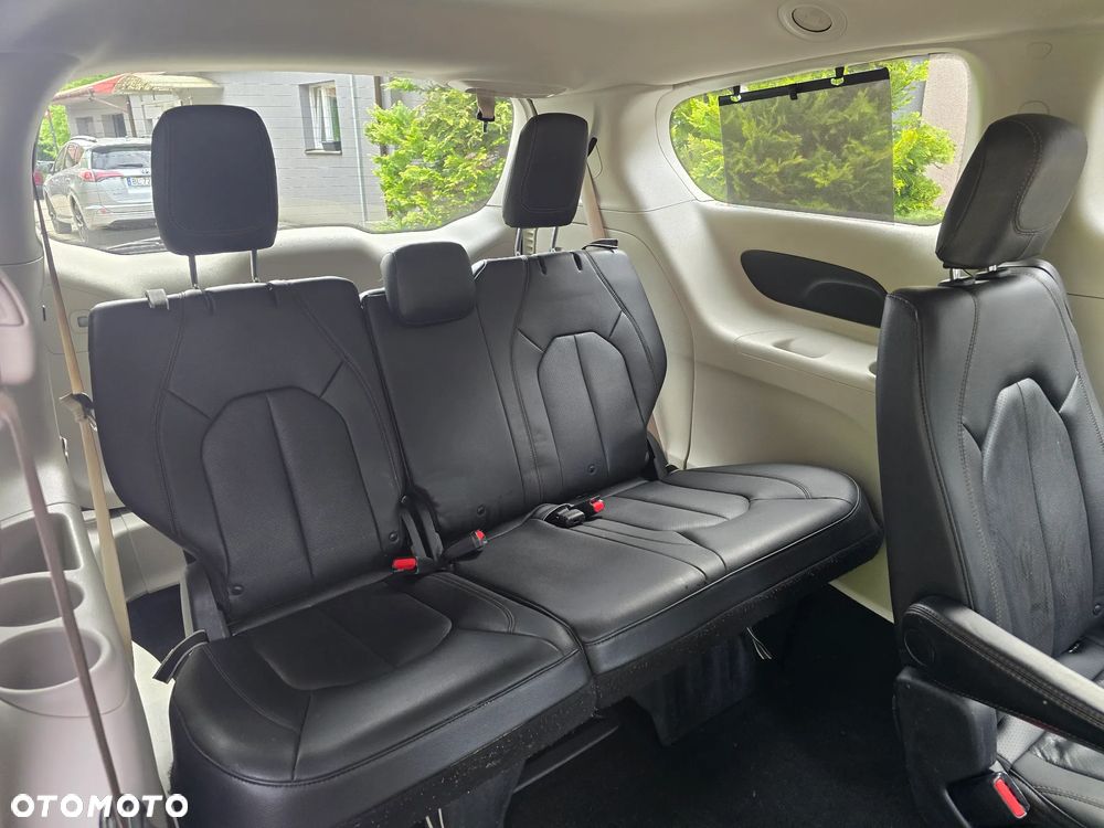 Chrysler Pacifica - 17