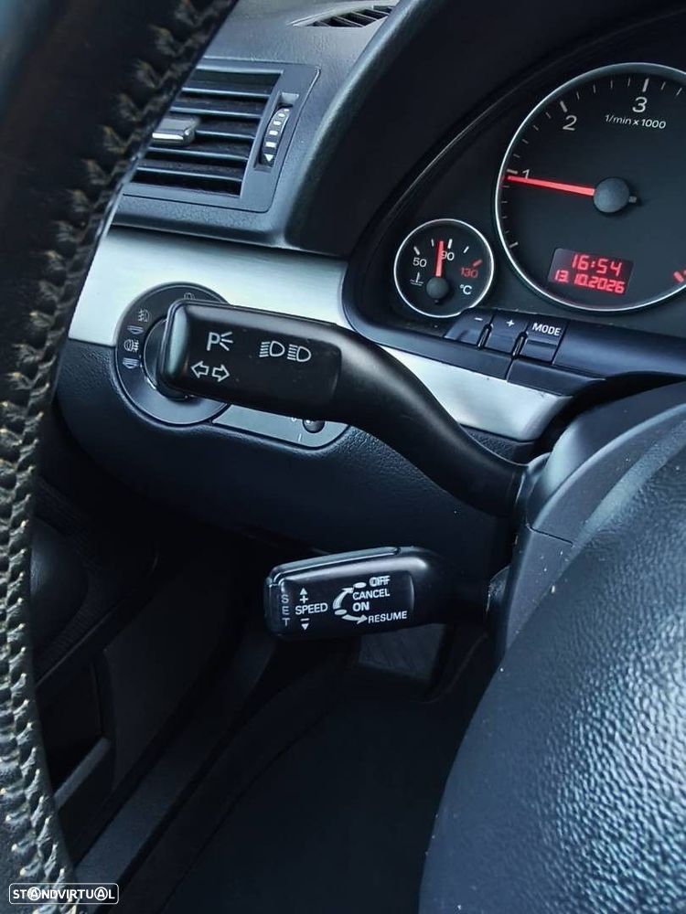Audi A4 2.0 TDI S-line - 9