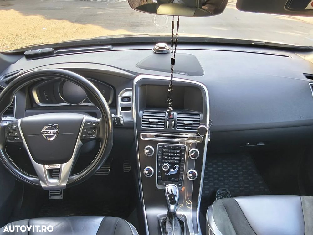 Volvo XC 60 D5 AWD Aut. RDesign - 11