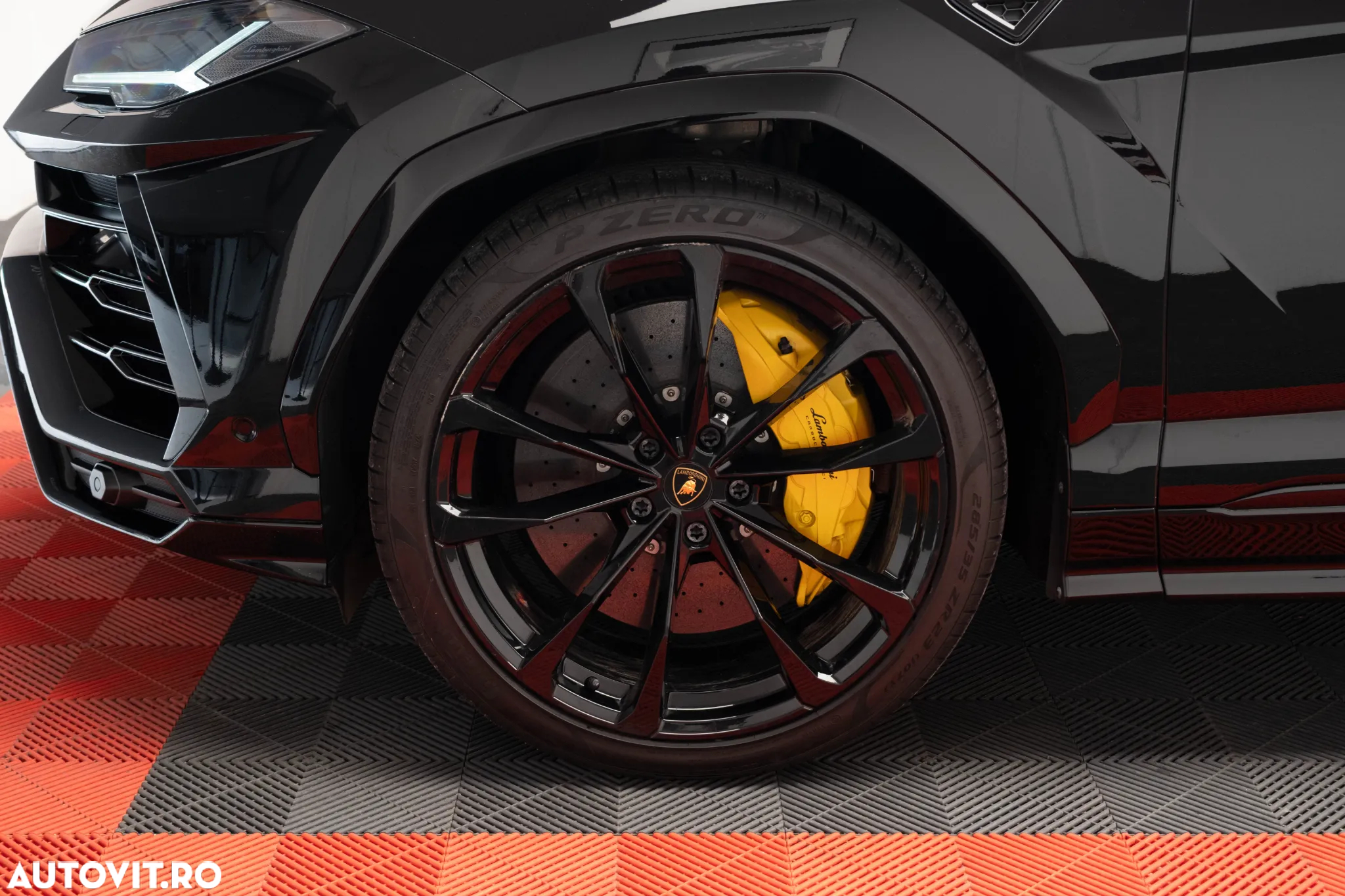 Lamborghini URUS Standard - 10