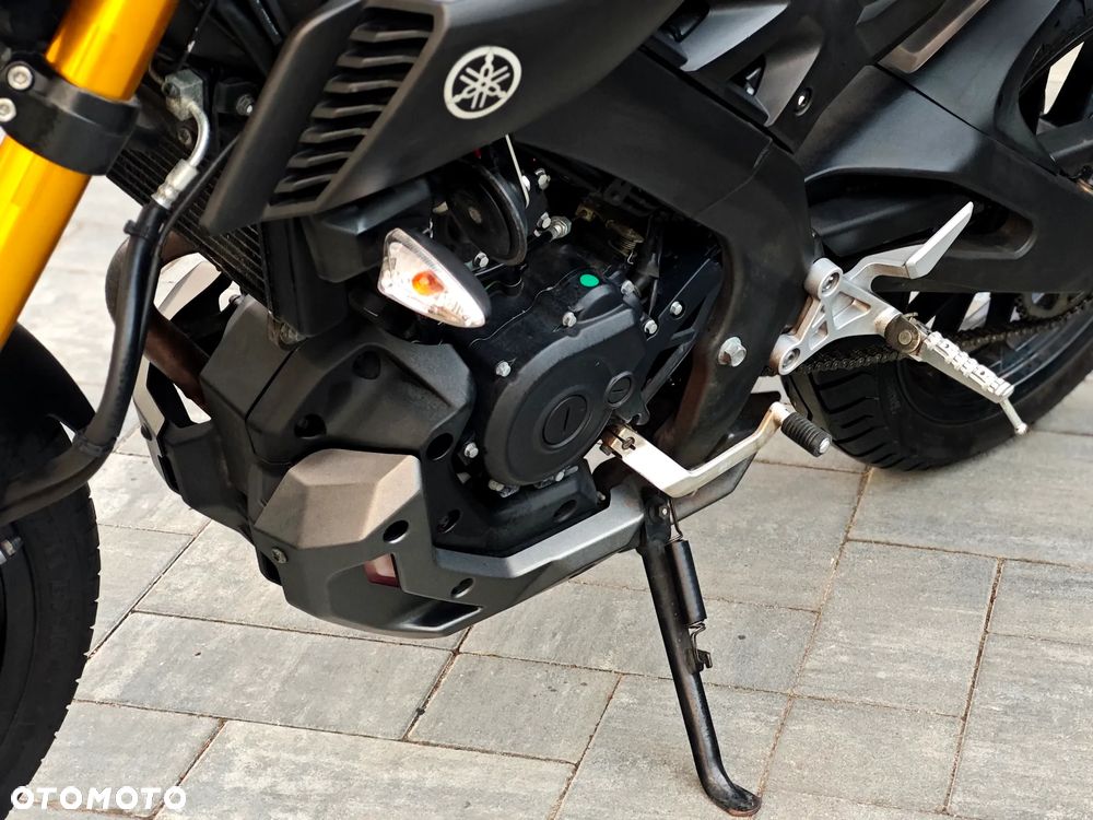Yamaha MT - 28