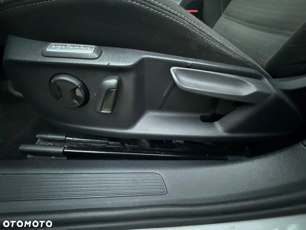 Volkswagen Passat - 9