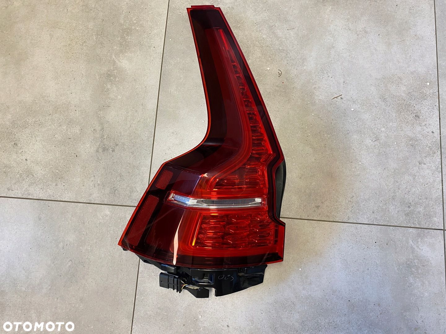 VOLVO V60 II LAMPA LEWY TYŁ LED 32291358 - 1