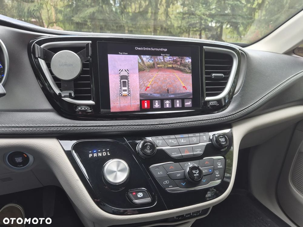 Chrysler Pacifica - 10