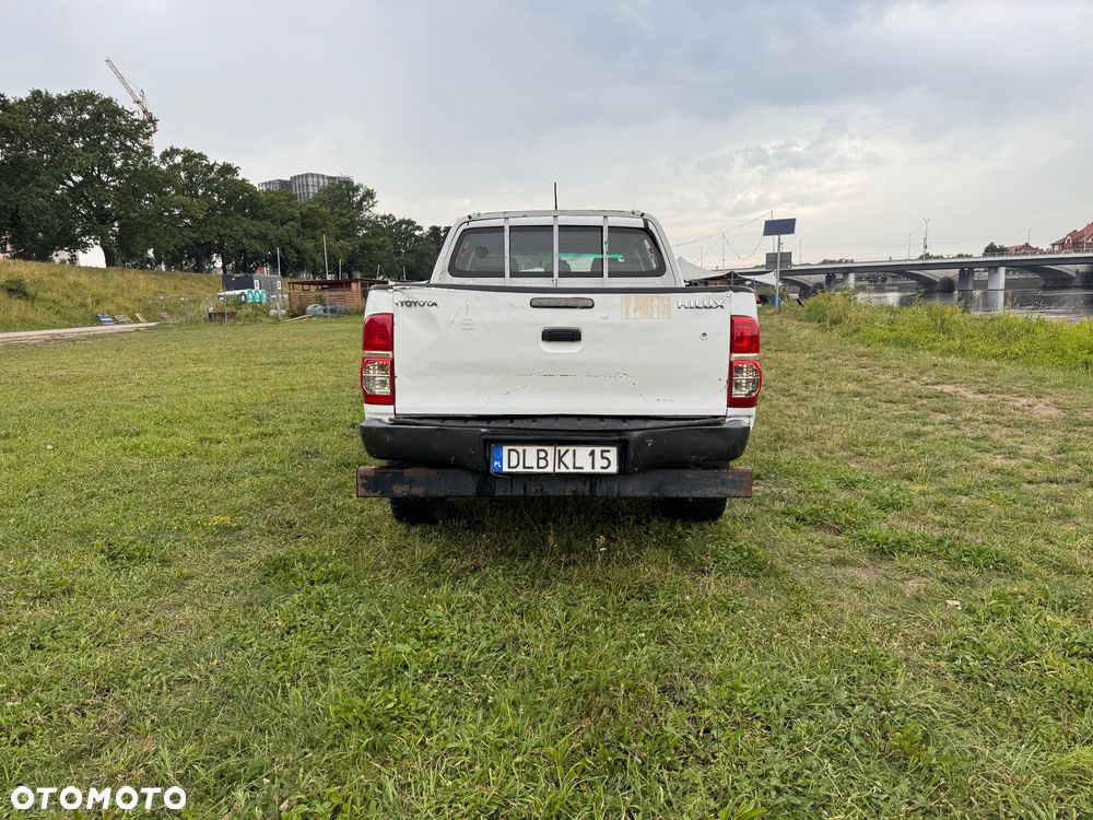 Toyota Hilux 4x4 Double Cab - 8