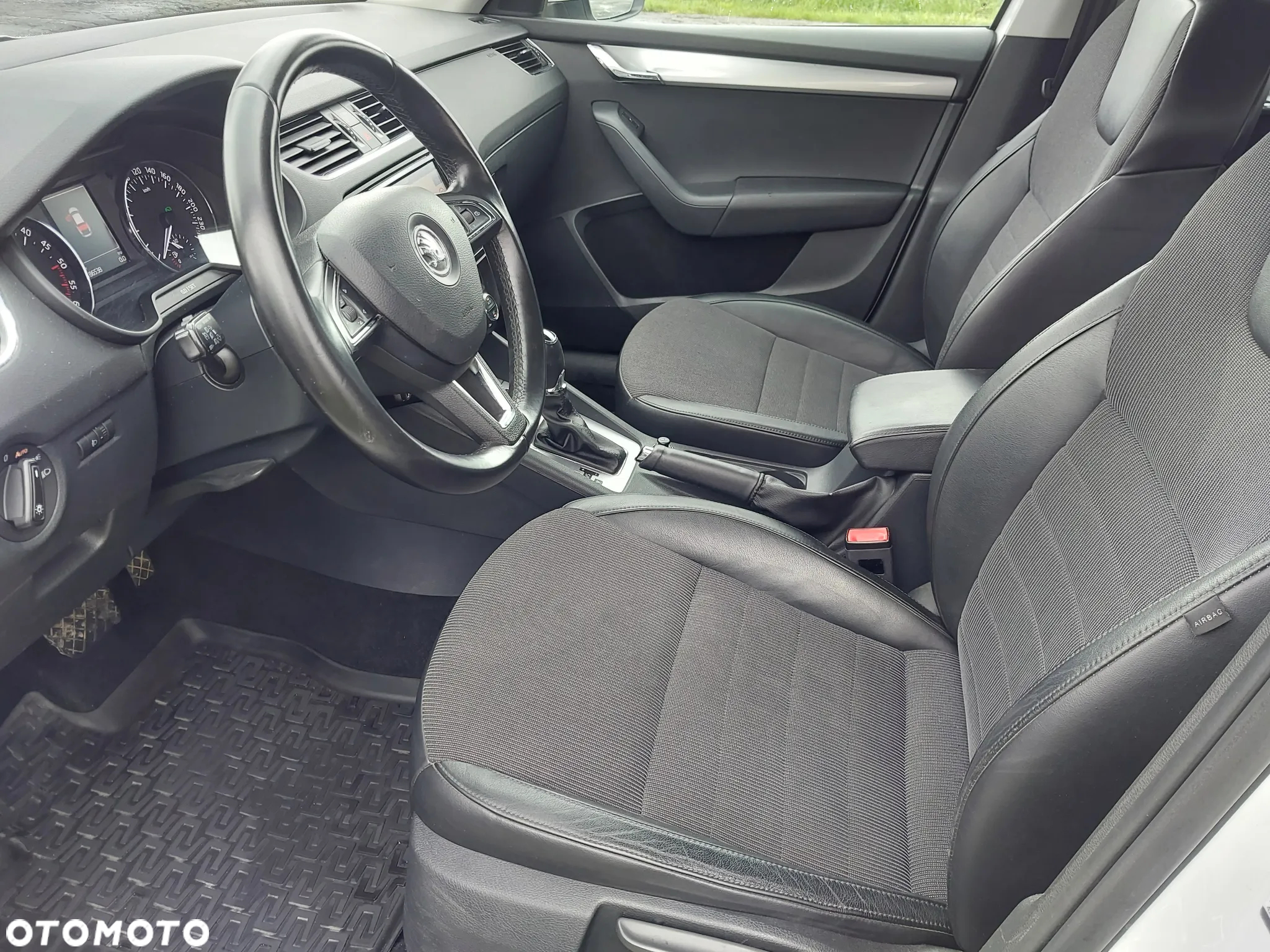 Skoda Octavia 1.6 TDI Elegance DSG - 8