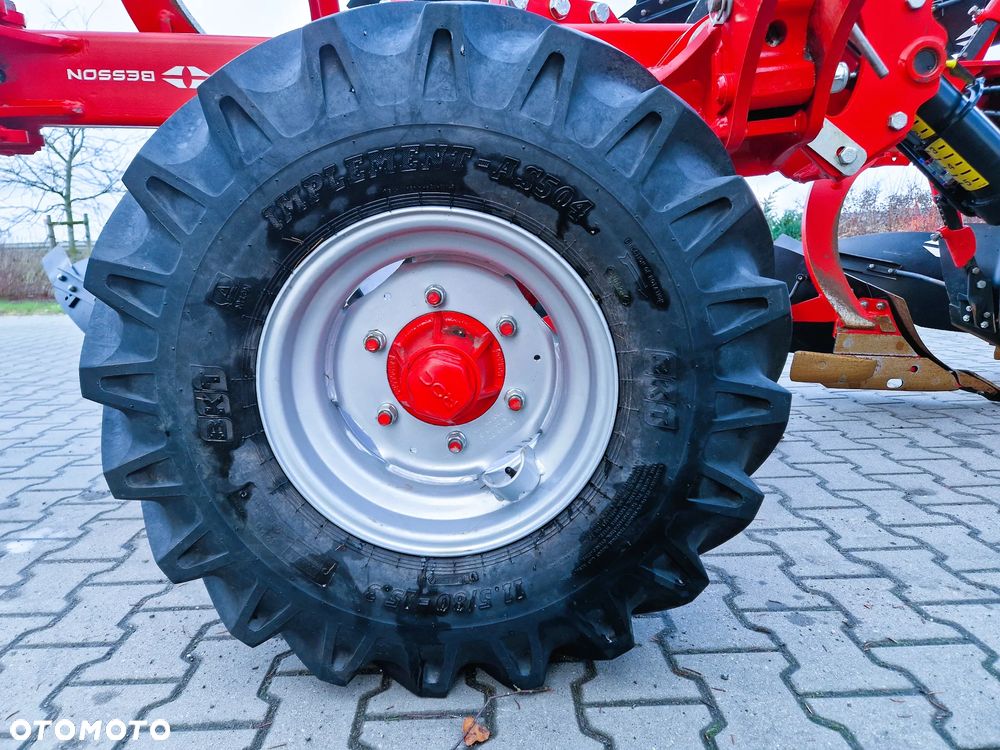 Gregoire Besson Rover 70 - 13