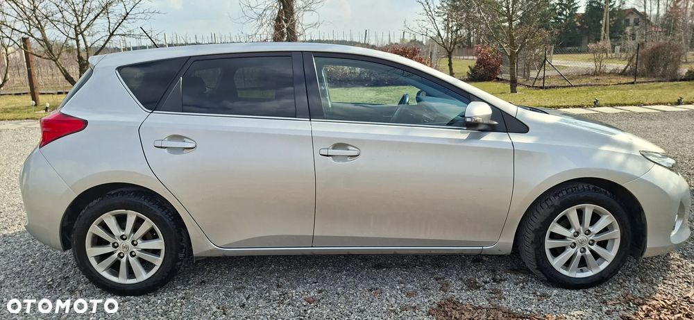 Toyota Auris 2015 photo 3