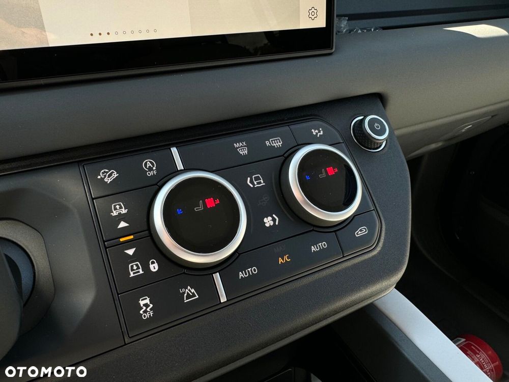 Land Rover Defender - 17