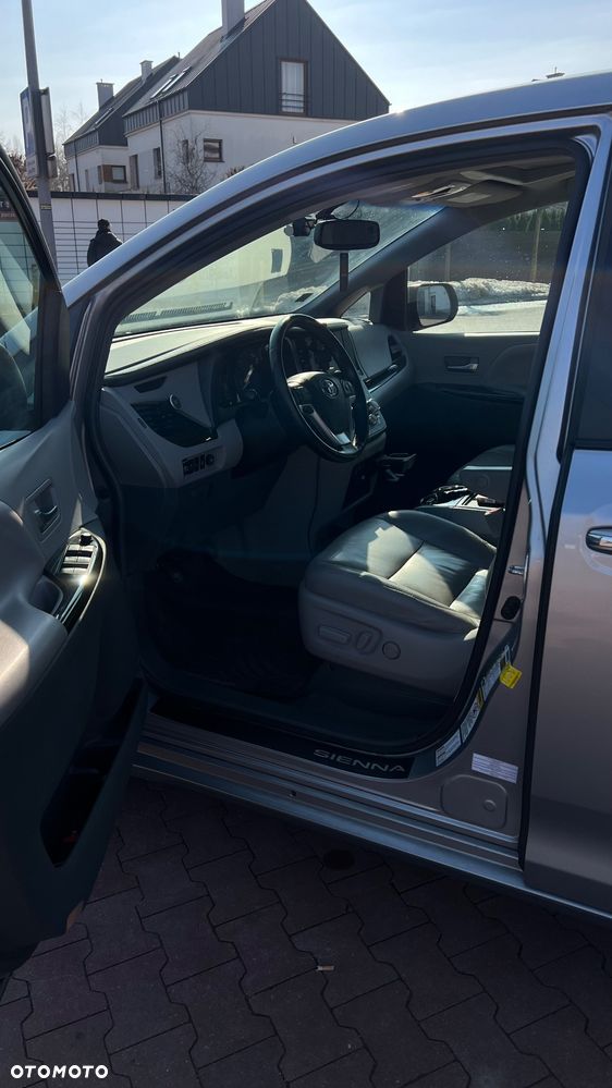 Toyota Sienna 3.5 V6 XLE AWD - 15