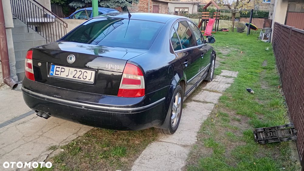 Skoda Superb 2.5 V6 TDI L&K - 4