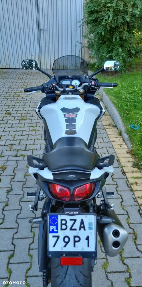 Yamaha FZ8 - 11