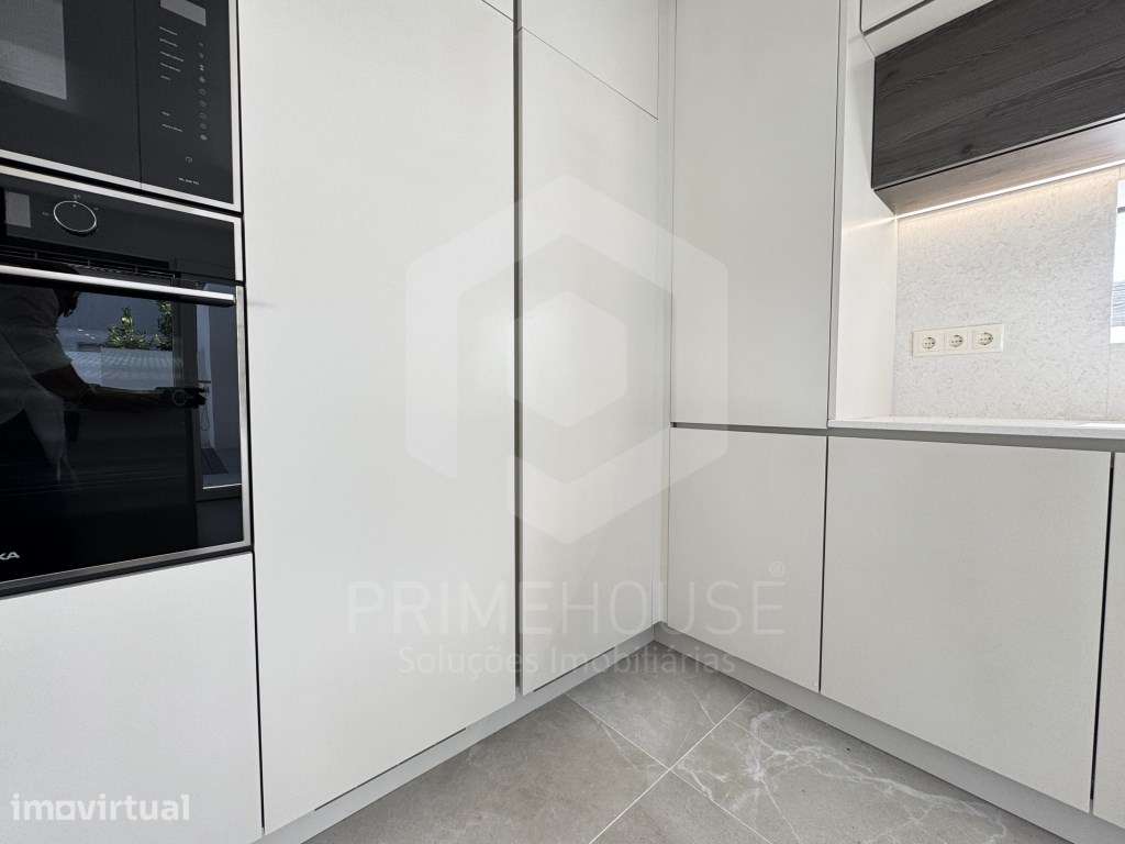 Moradia T4 com piscina Aroeira - Grande imagem: 2/13