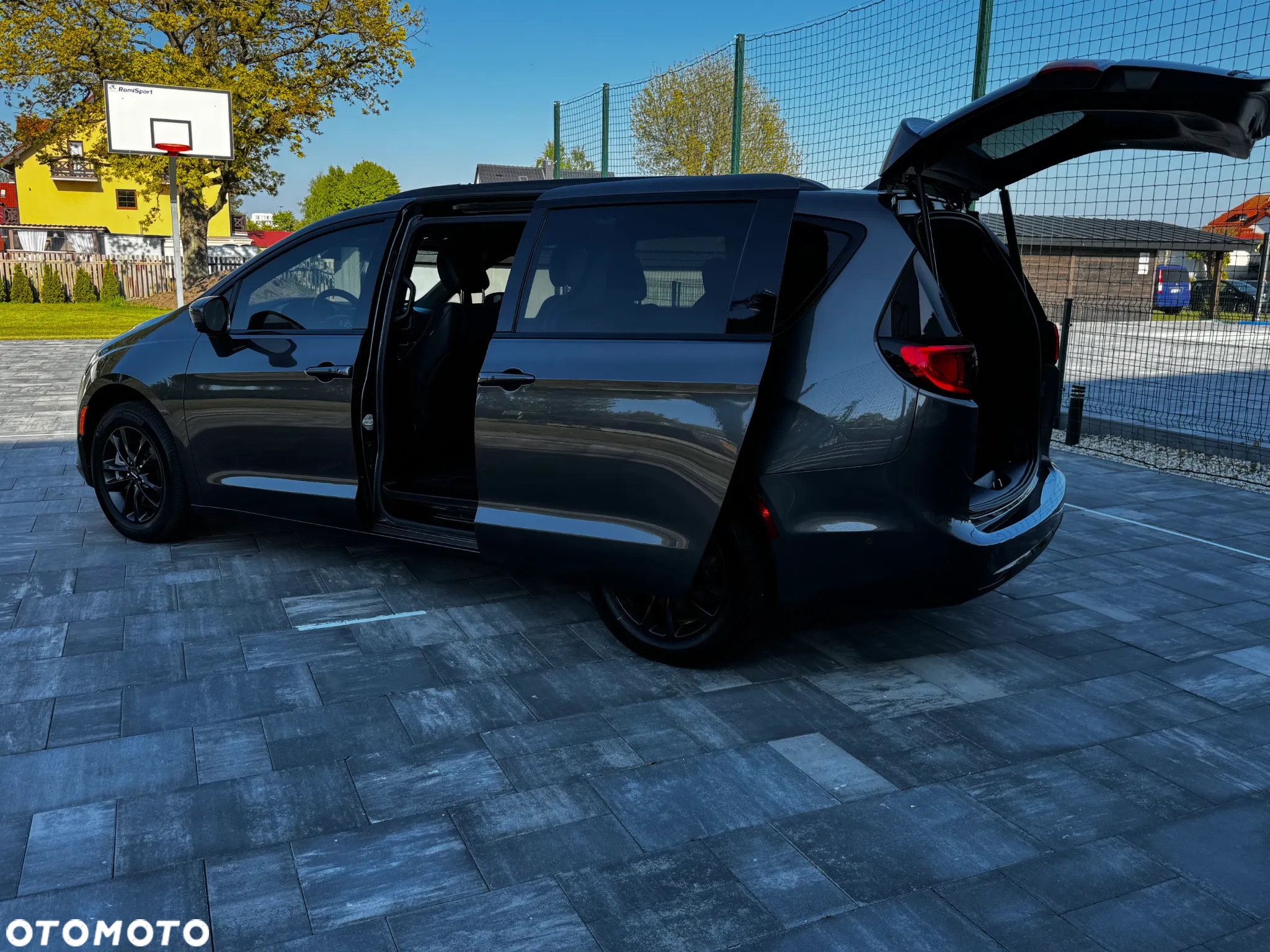 Chrysler Pacifica - 13