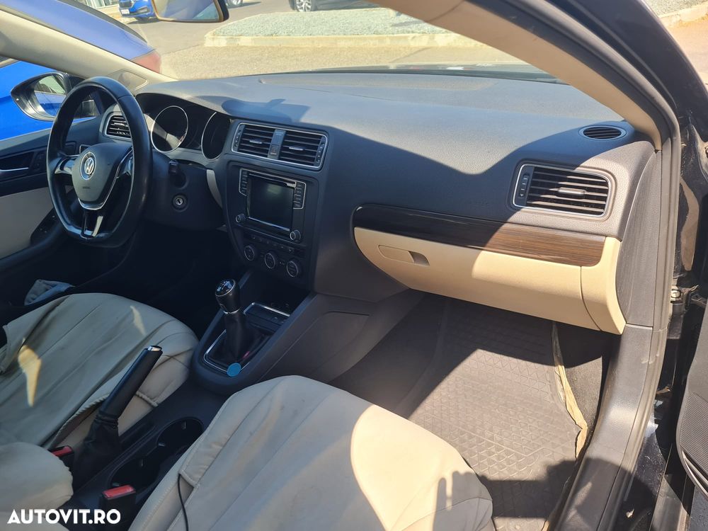 Volkswagen Jetta - 6